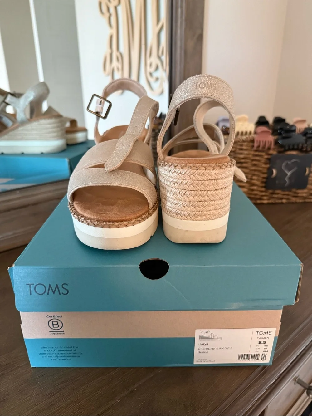 TOMS Champagne Metallic Suede “Darya” Sandals (8.5)
